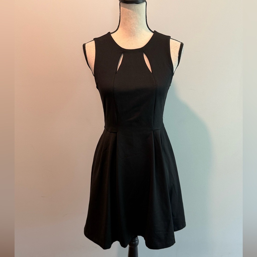 Cynthia Rowley Fit & Flare Black Dress Peephole Slits Women's Small NWT Pockets